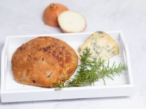 Rosemary, vegan blue cheese and Onion